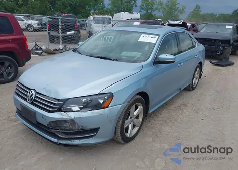 2013 Volkswagen Passat 2.5L Se из США, поврежденный, VIN 1VWBP7A38DC068022